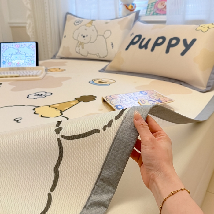 91家纺网 家纺一手货源 找家纺 柒月家居 2026新款大版印花碳光冰丝席床席款凉席 卷卷白狗