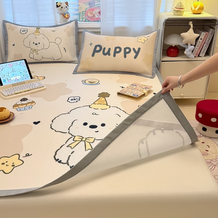 91家纺网 家纺一手货源 找家纺 柒月家居 2026新款大版印花碳光冰丝席床席款凉席 卷卷白狗