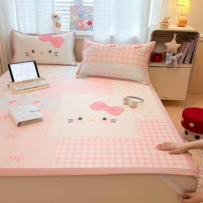 91家纺网 家纺一手货源 找家纺 柒月家居 2026新款大版印花碳光冰丝席床席款凉席 猫猫小窝