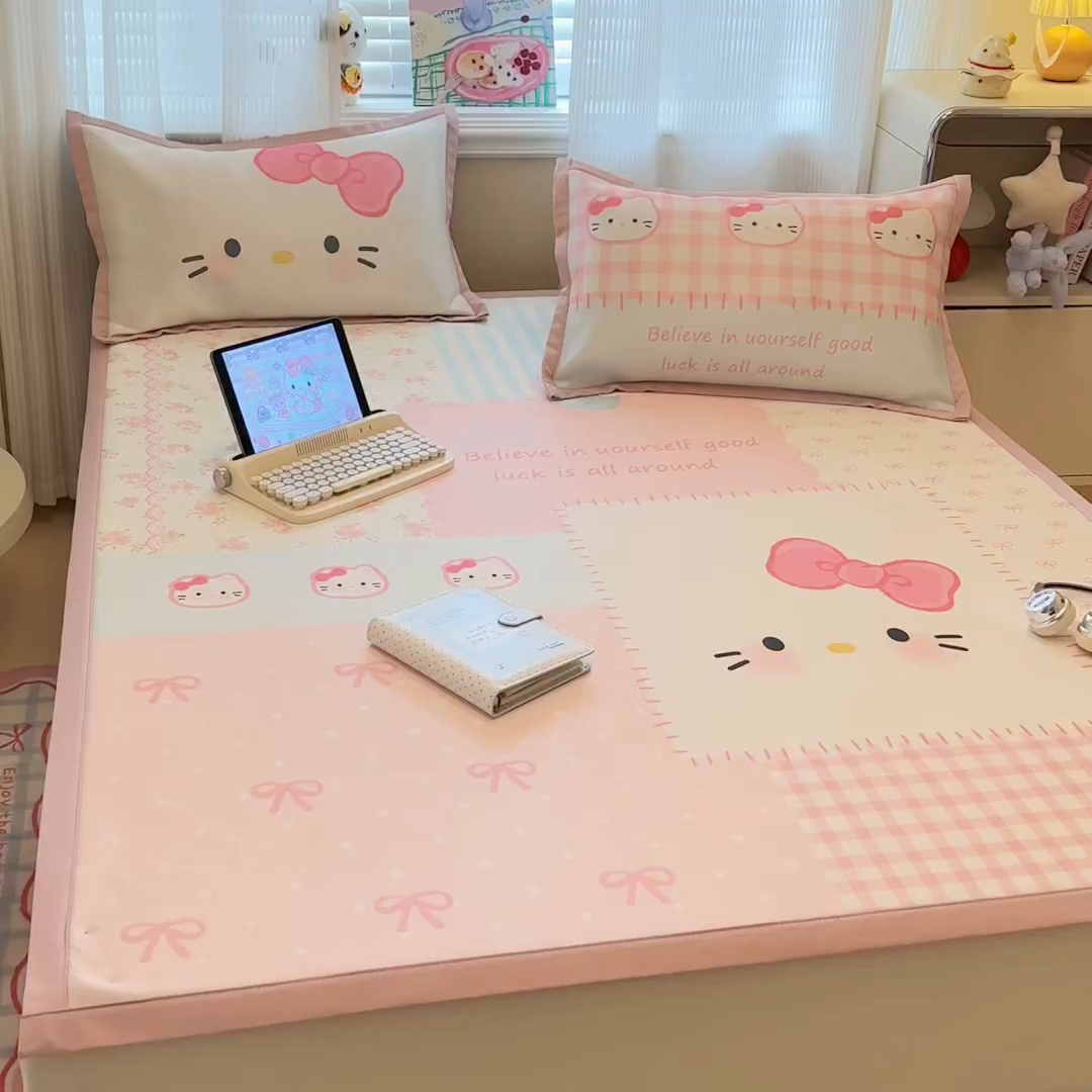 91家纺网 家纺一手货源 找家纺 柒月家居 2026新款大版印花碳光冰丝席床席款凉席 猫猫小窝