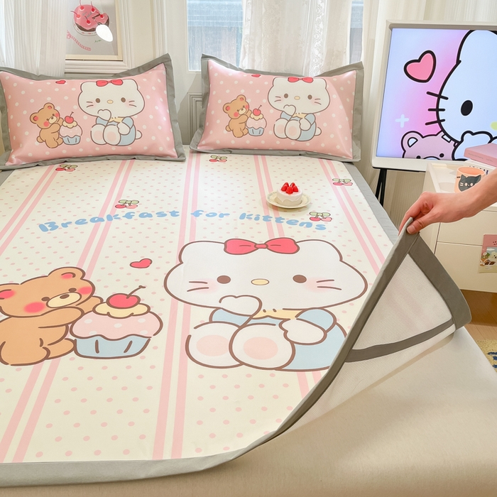 91家纺网 家纺一手货源 找家纺 柒月家居 2026新款大版印花碳光冰丝席床席款凉席 猫咪伙伴