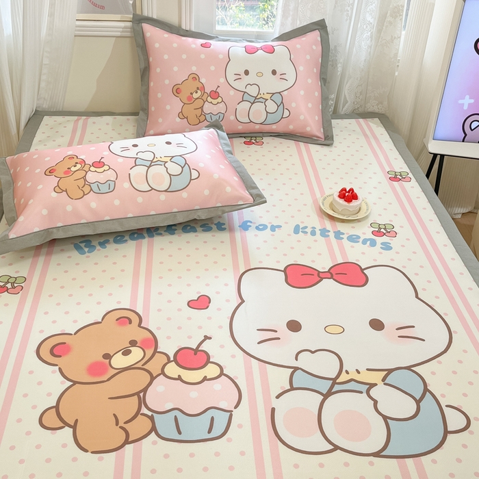 91家纺网 家纺一手货源 找家纺 柒月家居 2026新款大版印花碳光冰丝席床席款凉席 猫咪伙伴