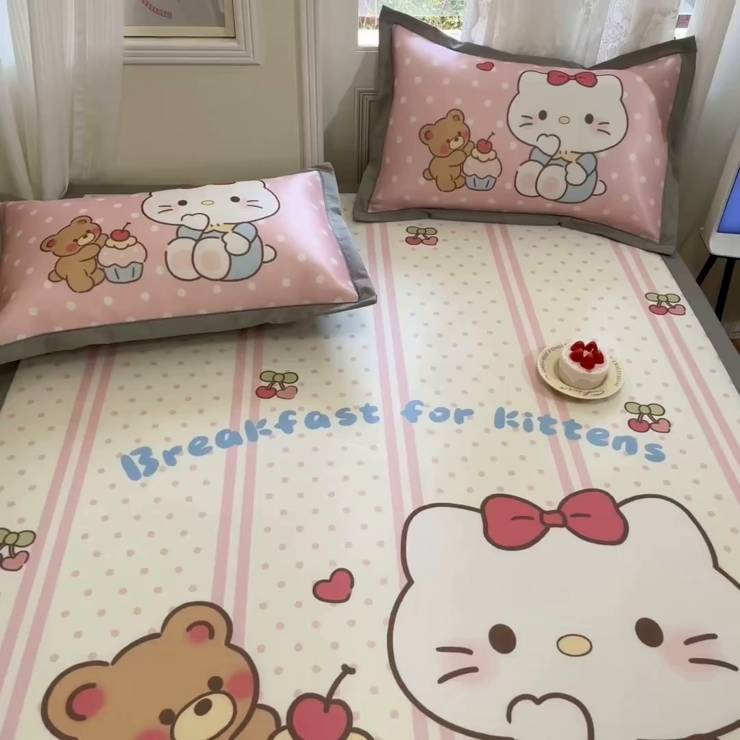 91家纺网 家纺一手货源 找家纺 柒月家居 2026新款大版印花碳光冰丝席床席款凉席 猫咪伙伴