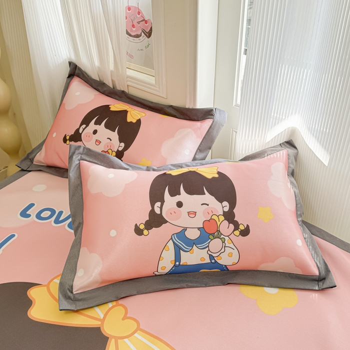 91家纺网 家纺一手货源 找家纺 柒月家居 2026新款大版印花碳光冰丝席床席款凉席 萌系女孩