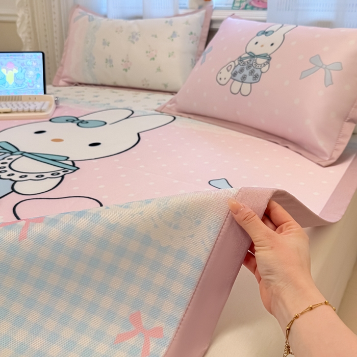 91家纺网 家纺一手货源 找家纺 柒月家居 2026新款大版印花碳光冰丝席床席款凉席 蘑菇小兔