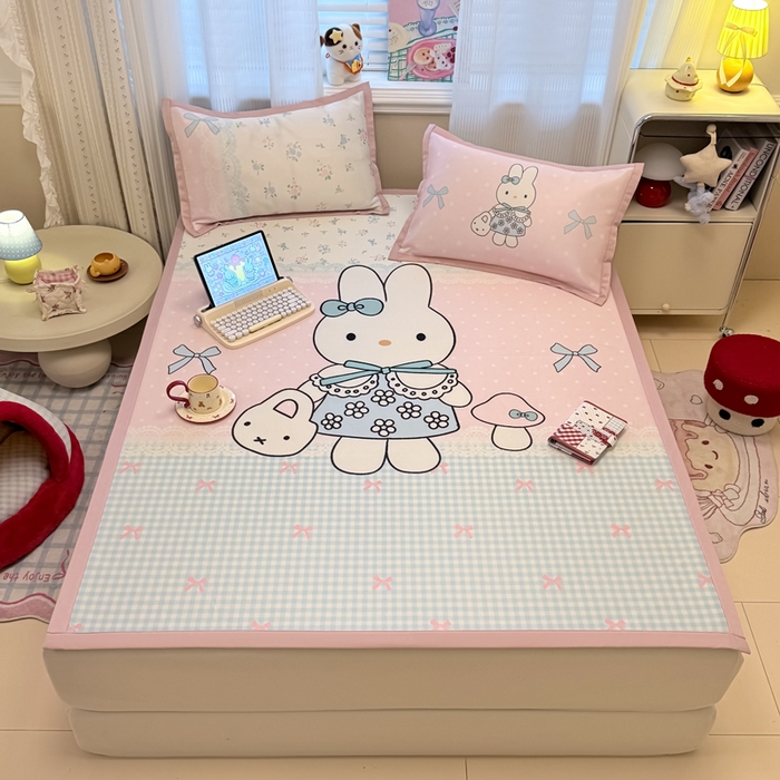 91家纺网 家纺一手货源 找家纺 柒月家居 2026新款大版印花碳光冰丝席床席款凉席 蘑菇小兔