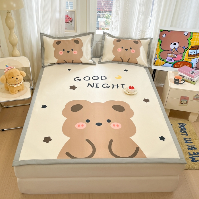 91家纺网 家纺一手货源 找家纺 柒月家居 2026新款大版印花碳光冰丝席床席款凉席 晚安熊