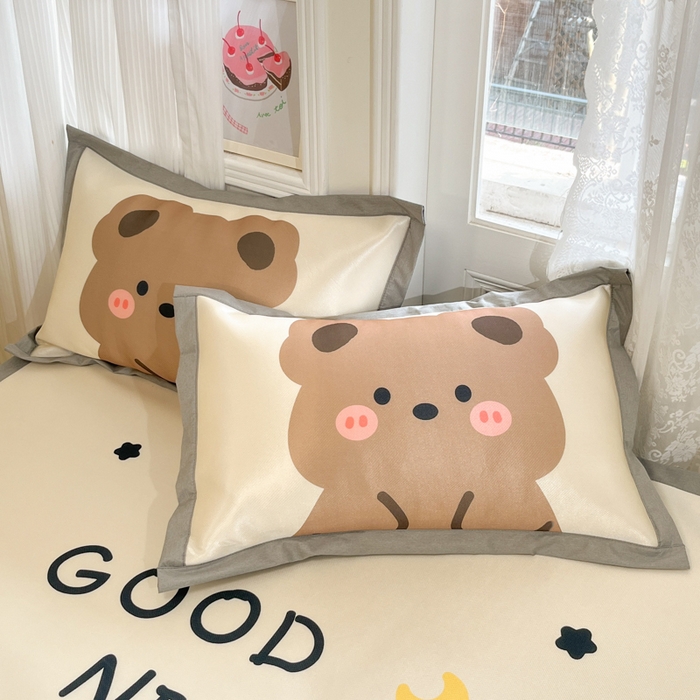 91家纺网 家纺一手货源 找家纺 柒月家居 2026新款大版印花碳光冰丝席床席款凉席 晚安熊