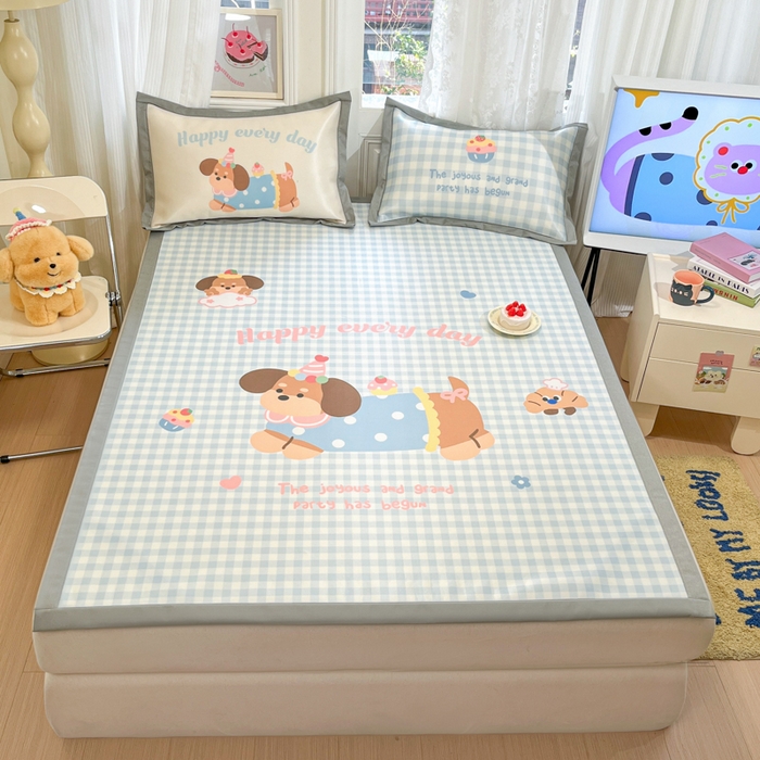 91家纺网 家纺一手货源 找家纺 柒月家居 2026新款大版印花碳光冰丝席床席款凉席 汪汪乐园