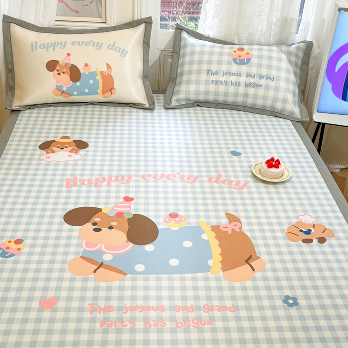 91家纺网 家纺一手货源 找家纺 柒月家居 2026新款大版印花碳光冰丝席床席款凉席 汪汪乐园