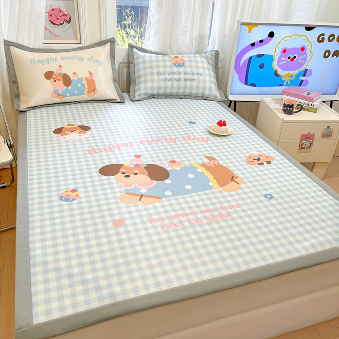 91家纺网 家纺一手货源 找家纺 柒月家居 2026新款大版印花碳光冰丝席床席款凉席 汪汪乐园