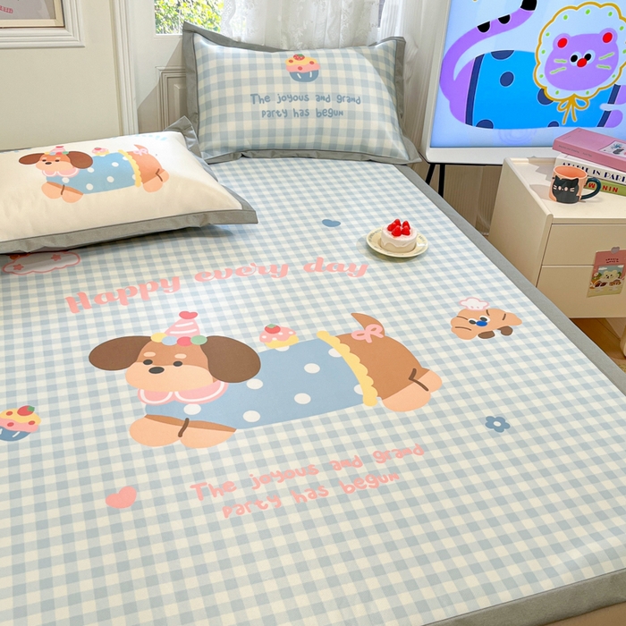 91家纺网 家纺一手货源 找家纺 柒月家居 2026新款大版印花碳光冰丝席床席款凉席 汪汪乐园