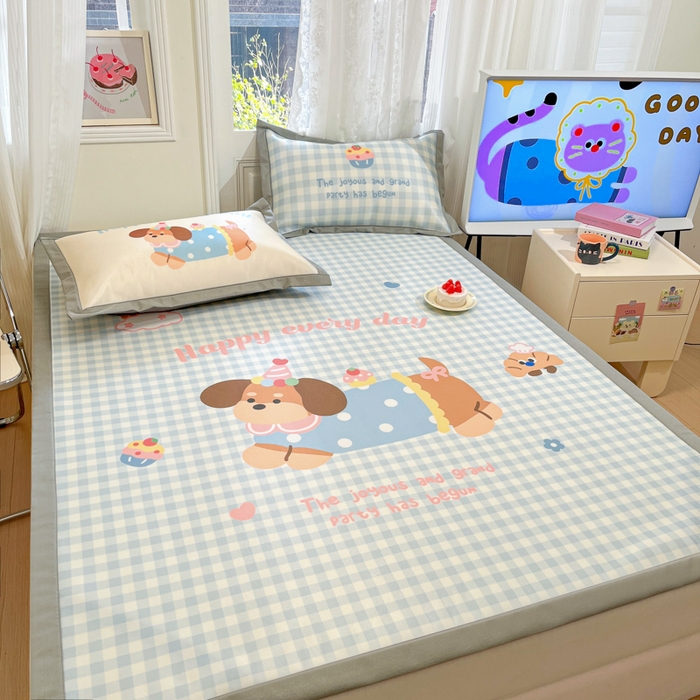 91家纺网 家纺一手货源 找家纺 柒月家居 2026新款大版印花碳光冰丝席床席款凉席 汪汪乐园