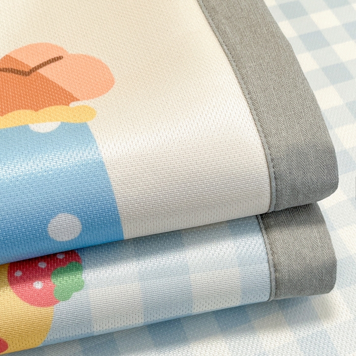 91家纺网 家纺一手货源 找家纺 柒月家居 2026新款大版印花碳光冰丝席床席款凉席 汪汪乐园