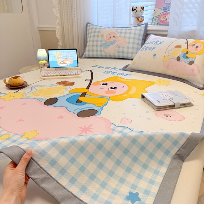 91家纺网 家纺一手货源 找家纺 柒月家居 2026新款大版印花碳光冰丝席床席款凉席 星星之愿