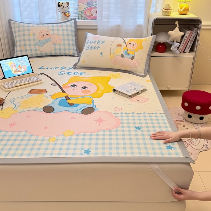 91家纺网 家纺一手货源 找家纺 柒月家居 2026新款大版印花碳光冰丝席床席款凉席 星星之愿