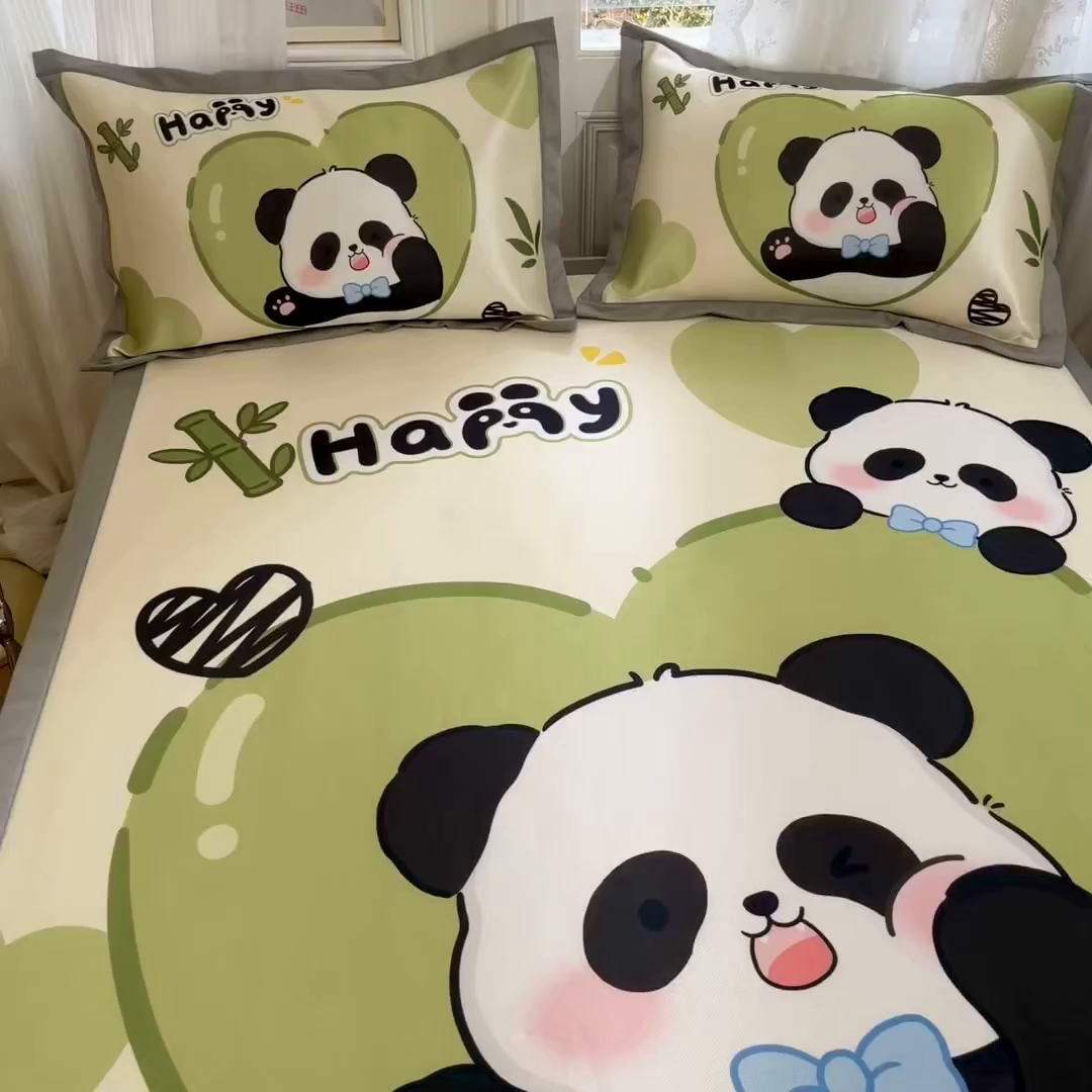 91家纺网 家纺一手货源 找家纺 柒月家居 2026新款大版印花碳光冰丝席床席款凉席 熊猫宝贝