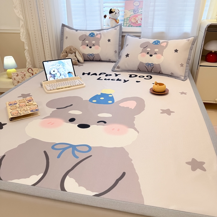 91家纺网 家纺一手货源 找家纺 柒月家居 2026新款大版印花碳光冰丝席床席款凉席 雪纳瑞狗