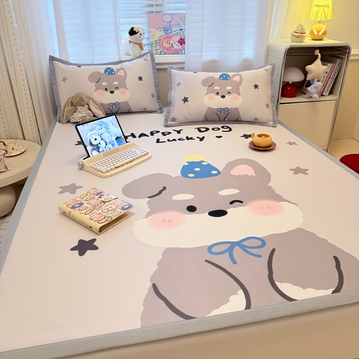 91家纺网 家纺一手货源 找家纺 柒月家居 2026新款大版印花碳光冰丝席床席款凉席 雪纳瑞狗