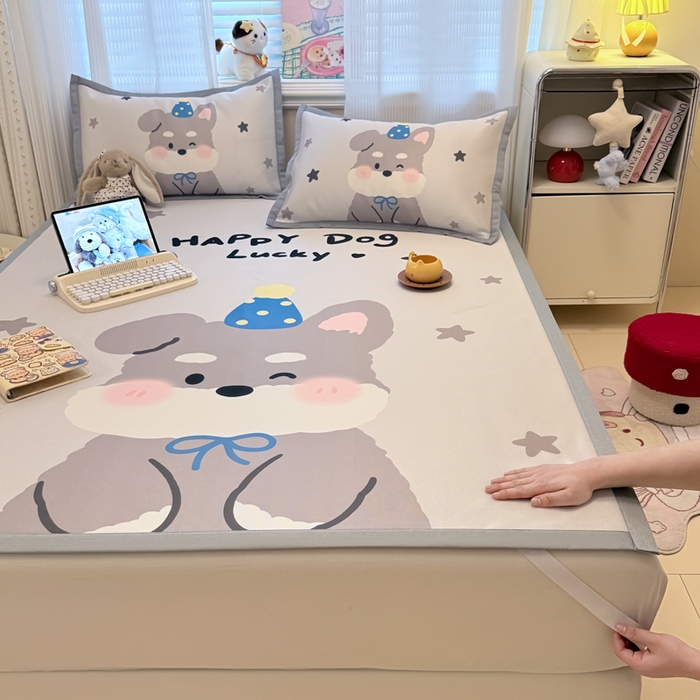 91家纺网 家纺一手货源 找家纺 柒月家居 2026新款大版印花碳光冰丝席床席款凉席 雪纳瑞狗