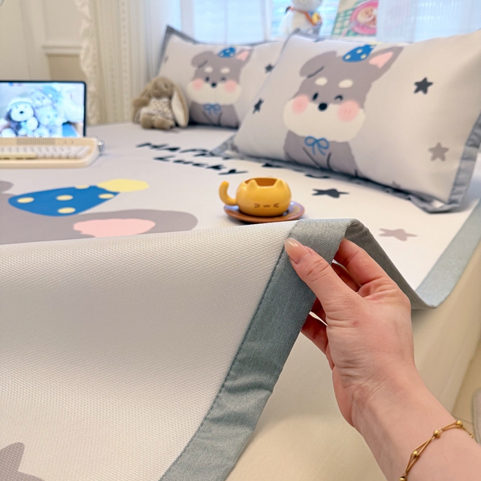 91家纺网 家纺一手货源 找家纺 柒月家居 2026新款大版印花碳光冰丝席床席款凉席 雪纳瑞狗