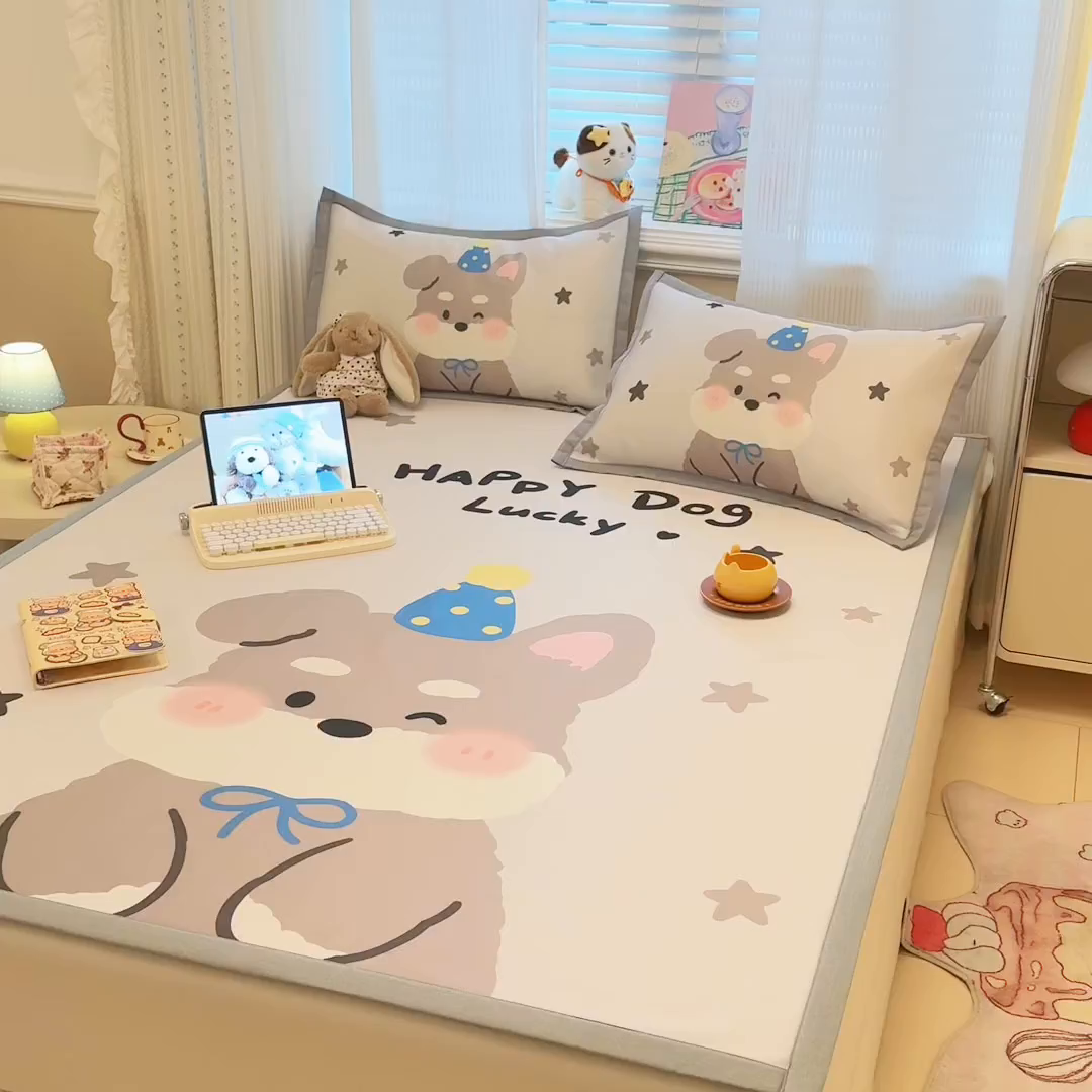 91家纺网 家纺一手货源 找家纺 柒月家居 2026新款大版印花碳光冰丝席床席款凉席 雪纳瑞狗