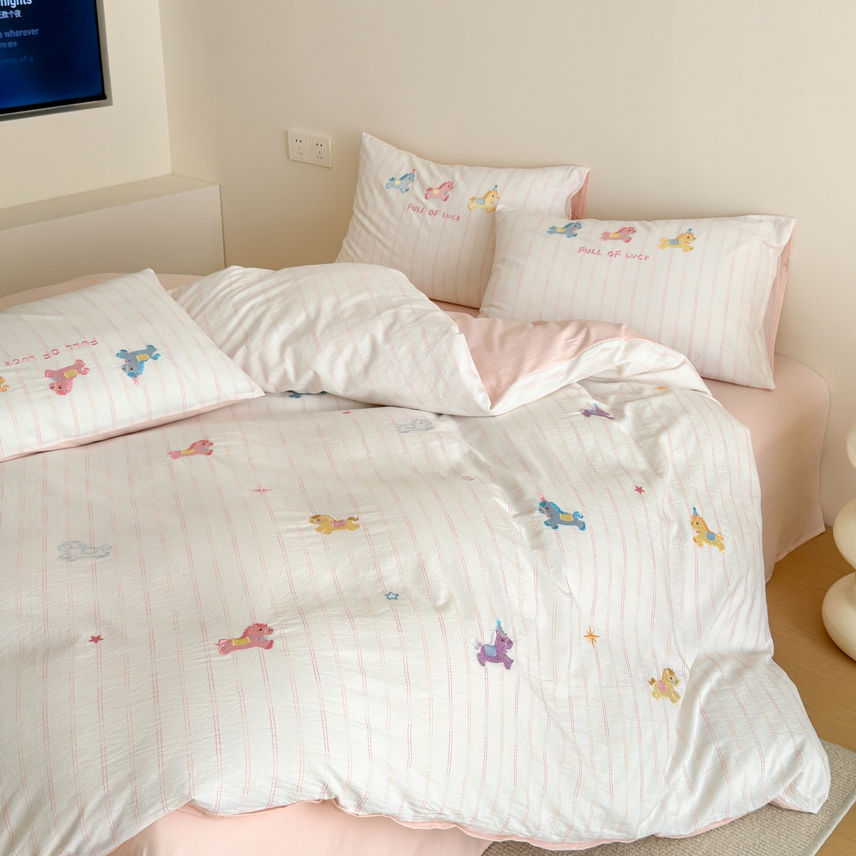 91家纺网 家纺一手货源 找家纺 （总）优彩 2026新款全棉纯棉色织提花水洗棉刺绣四件套-以梦为马