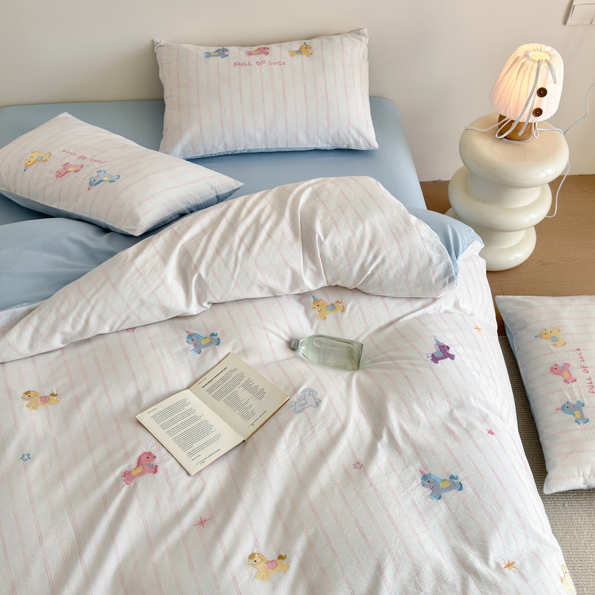 91家纺网 家纺一手货源 找家纺 优彩 2026新款全棉纯棉色织提花水洗棉刺绣四件套-以梦为马 以梦为马-蓝