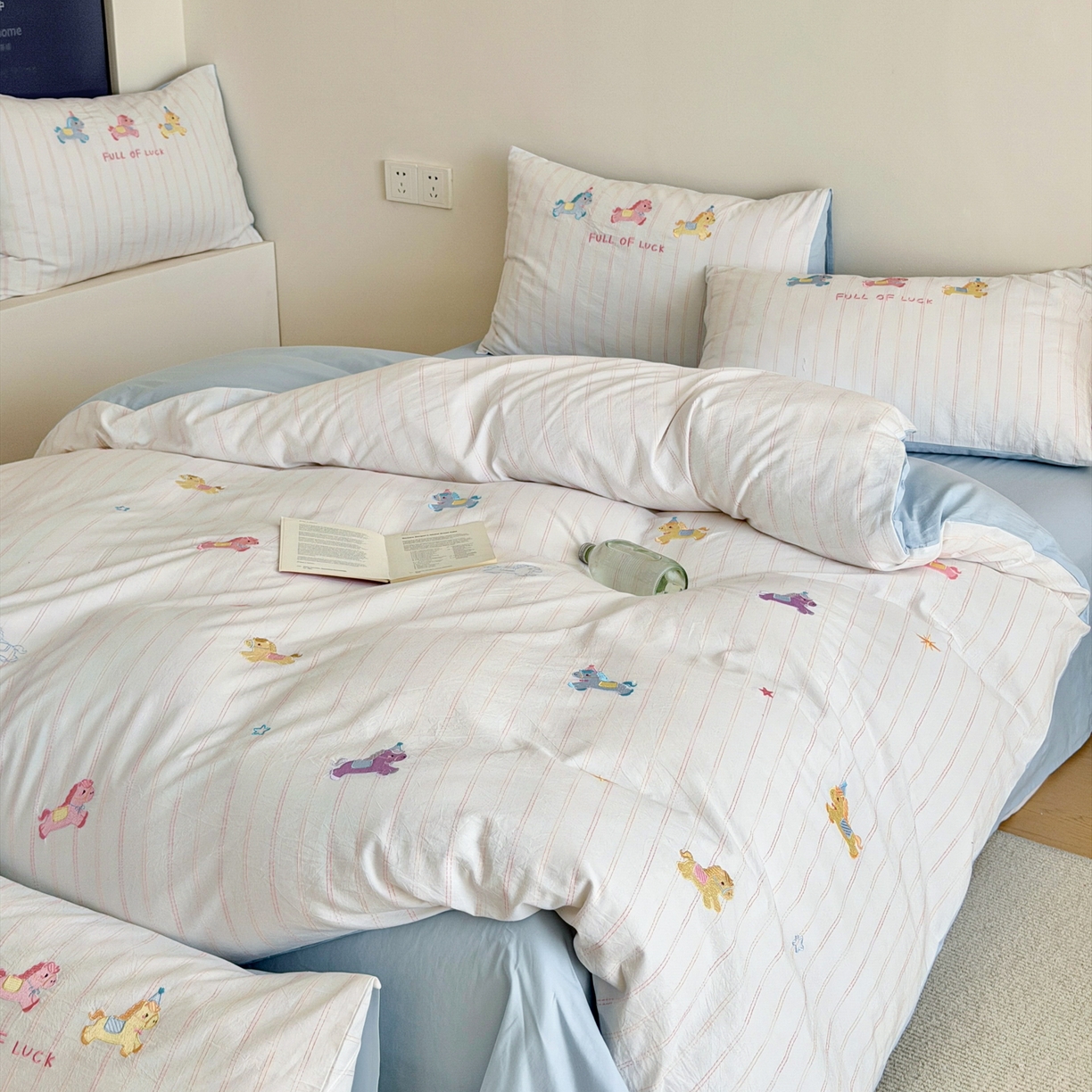 91家纺网 家纺一手货源 找家纺 优彩 2026新款全棉纯棉色织提花水洗棉刺绣四件套-以梦为马 以梦为马-蓝