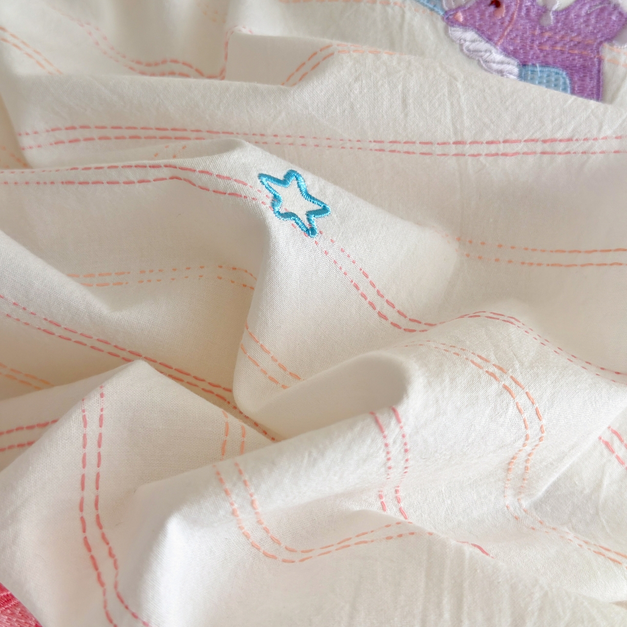 91家纺网 家纺一手货源 找家纺 优彩 2026新款全棉纯棉色织提花水洗棉刺绣四件套-以梦为马 以梦为马-粉