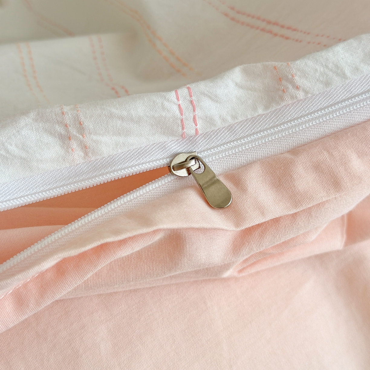 91家纺网 家纺一手货源 找家纺 优彩 2026新款全棉纯棉色织提花水洗棉刺绣四件套-以梦为马 以梦为马-粉