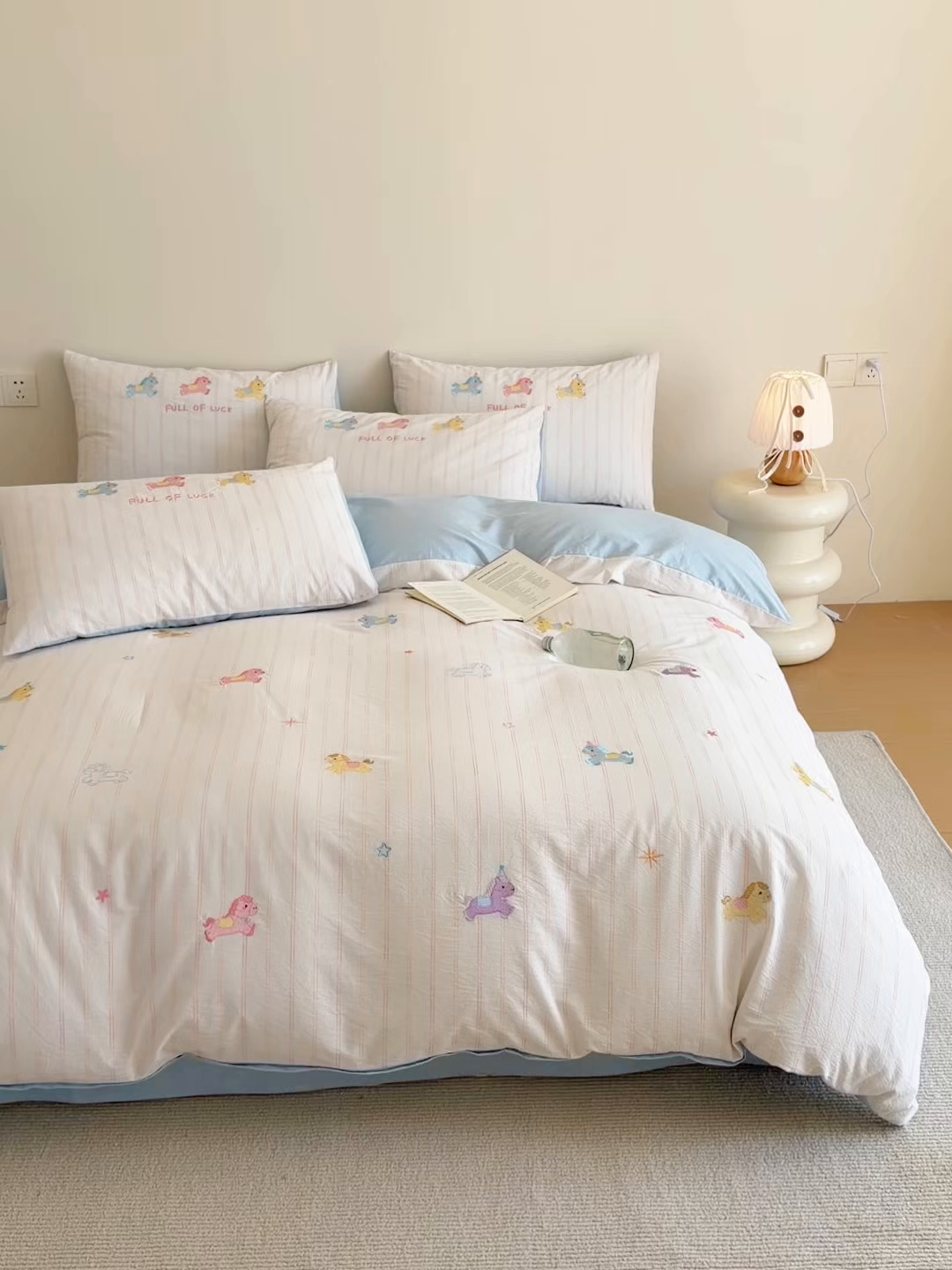 91家纺网 家纺一手货源 找家纺 优彩 2026新款全棉纯棉色织提花水洗棉刺绣四件套-以梦为马 以梦为马-蓝