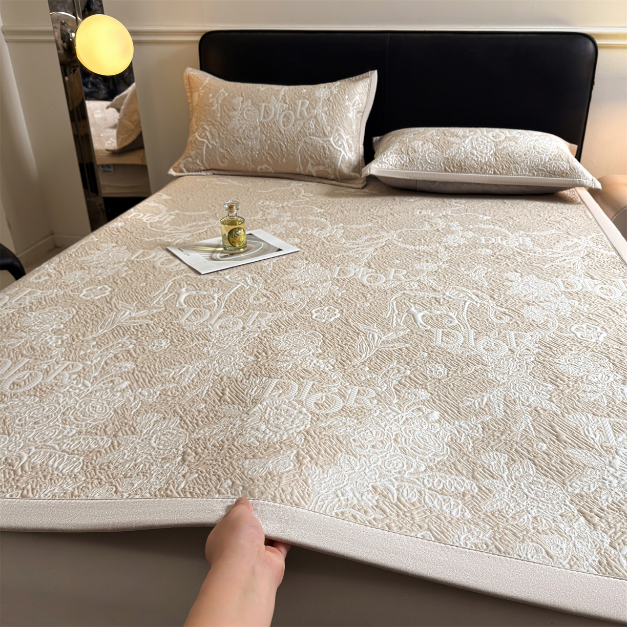 91家纺网 家纺一手货源 找家纺 （总）慕木家纺 2026新品高端复合三明治PE乙纶双面提花610克冰豆豆凉席迪奥风系列（提供买家秀）