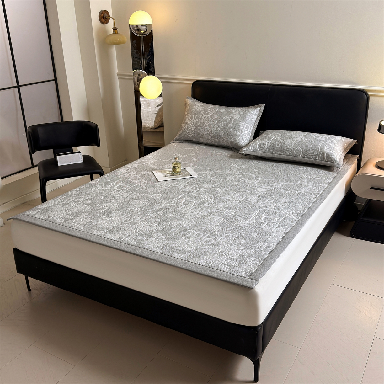 91家纺网 家纺一手货源 找家纺 慕木家纺 2026新品高端复合三明治PE乙纶双面提花610克冰豆豆凉席迪奥风系列（提供买家秀） 床席款迪奥风-灰