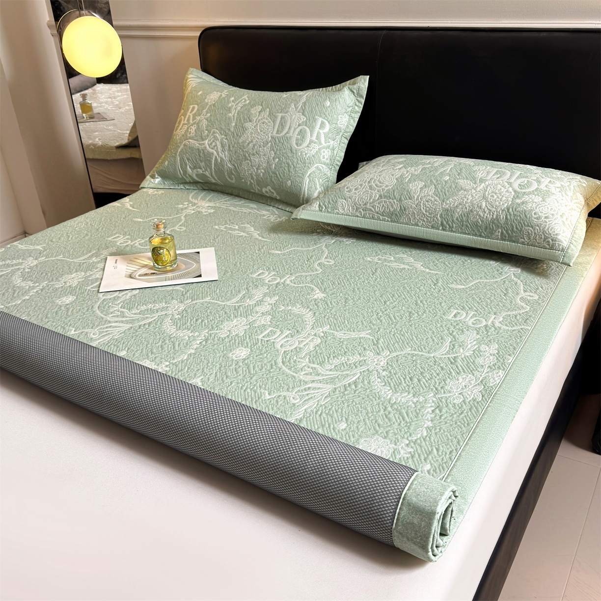 91家纺网 家纺一手货源 找家纺 慕木家纺 2026新品高端复合三明治PE乙纶双面提花610克冰豆豆凉席迪奥风系列（提供买家秀） 床席款迪奥风-绿