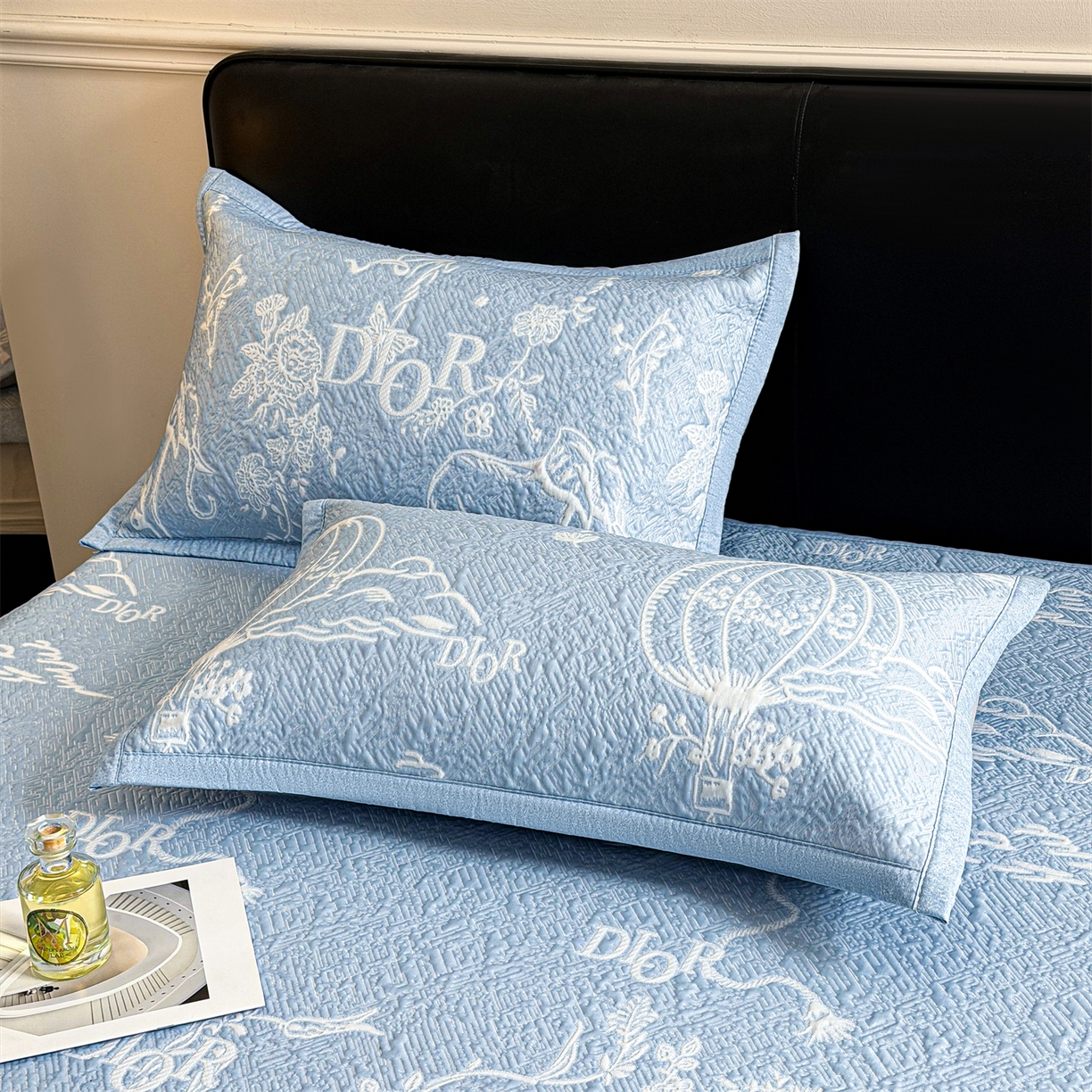 91家纺网 家纺一手货源 找家纺 慕木家纺 2026新品高端复合三明治PE乙纶双面提花610克冰豆豆凉席迪奥风系列（提供买家秀） 床席款迪奥风-蓝