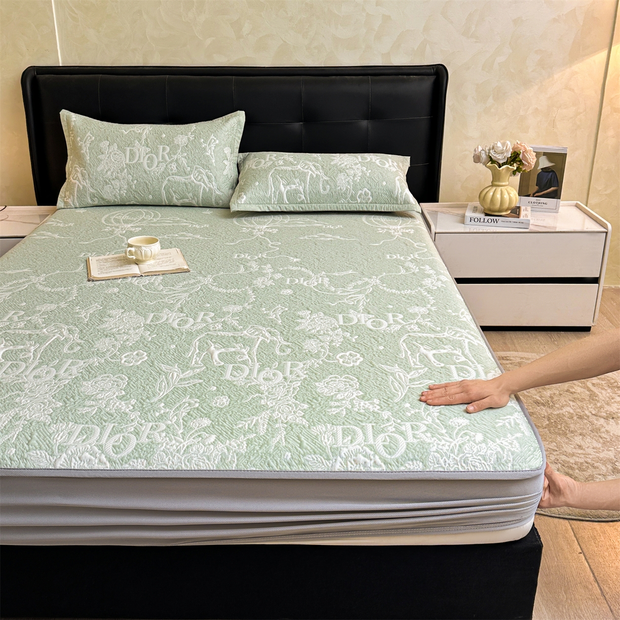 91家纺网 家纺一手货源 找家纺 慕木家纺 2026新品高端复合三明治PE乙纶双面提花610克冰豆豆凉席迪奥风系列（提供买家秀） 床笠款迪奥风-绿