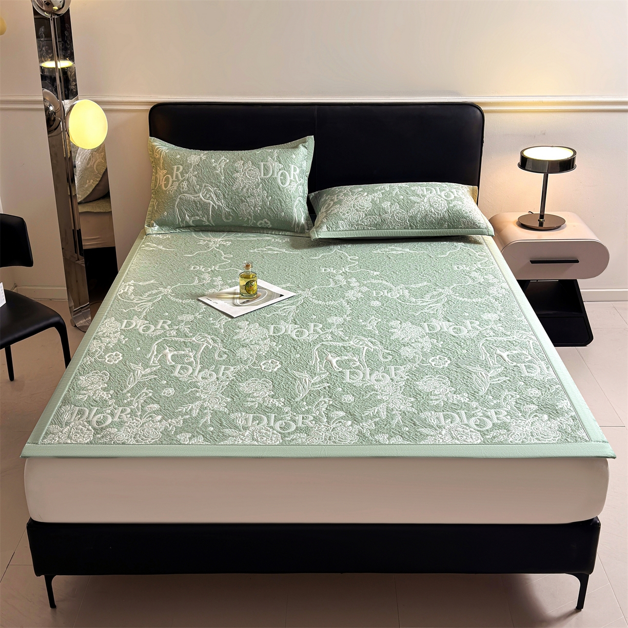 91家纺网 家纺一手货源 找家纺 慕木家纺 2026新品高端复合三明治PE乙纶双面提花610克冰豆豆凉席迪奥风系列（提供买家秀） 床席款迪奥风-绿