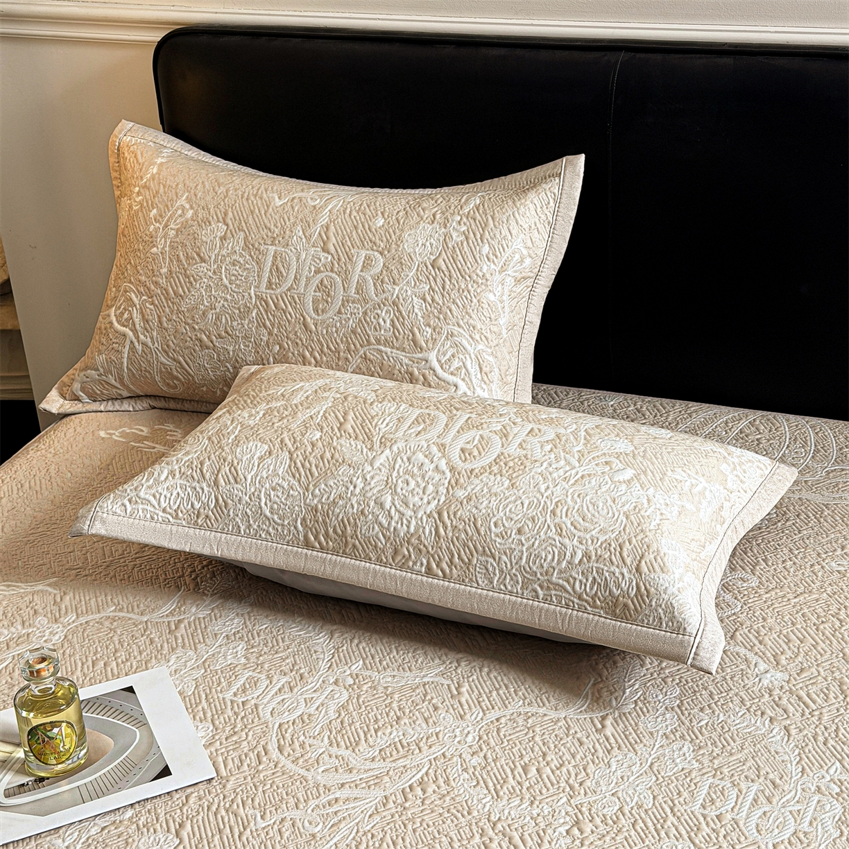 91家纺网 家纺一手货源 找家纺 慕木家纺 2026新品高端复合三明治PE乙纶双面提花610克冰豆豆凉席迪奥风系列（提供买家秀） 床席款迪奥风-卡其