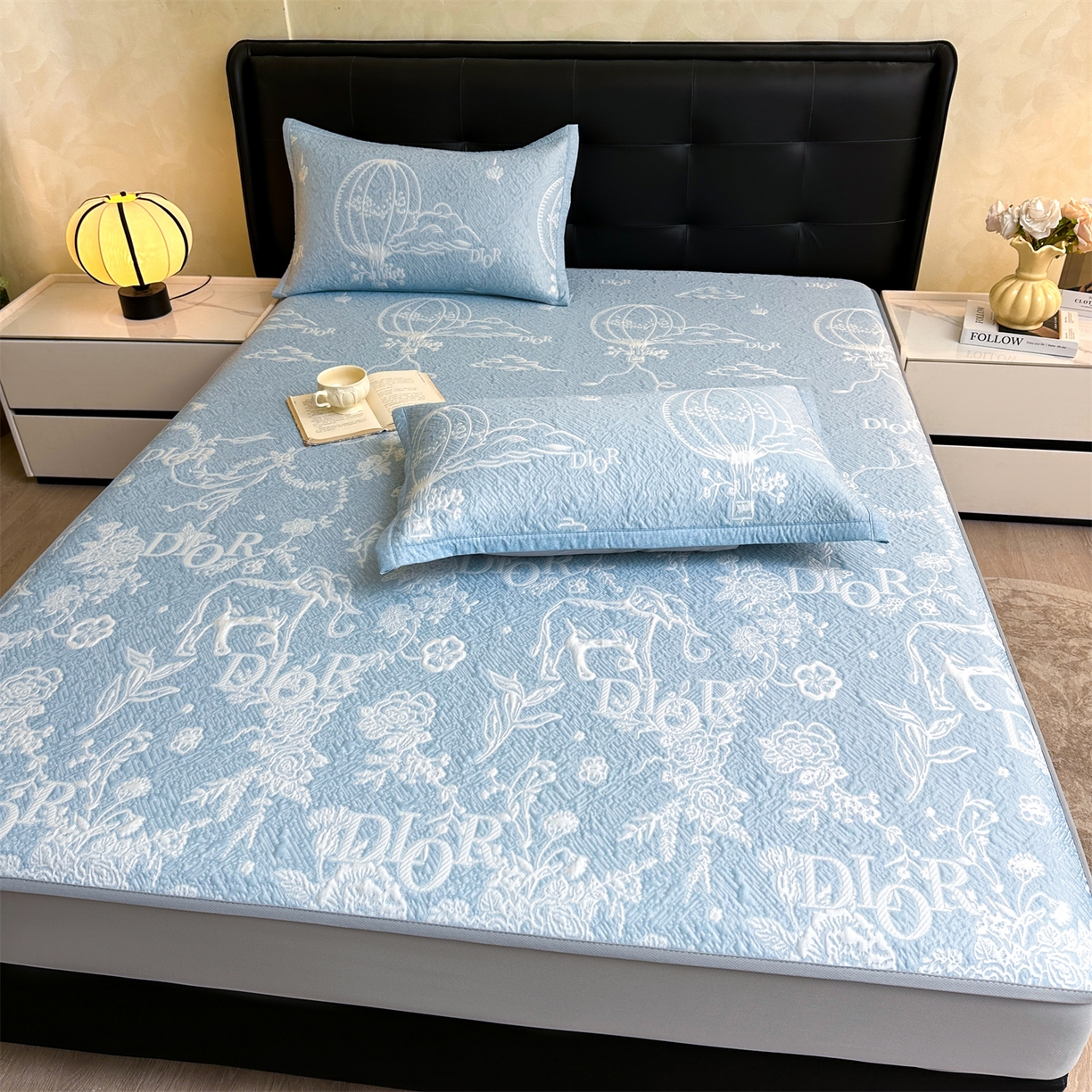 91家纺网 家纺一手货源 找家纺 慕木家纺 2026新品高端复合三明治PE乙纶双面提花610克冰豆豆凉席迪奥风系列（提供买家秀） 床笠款迪奥风-蓝