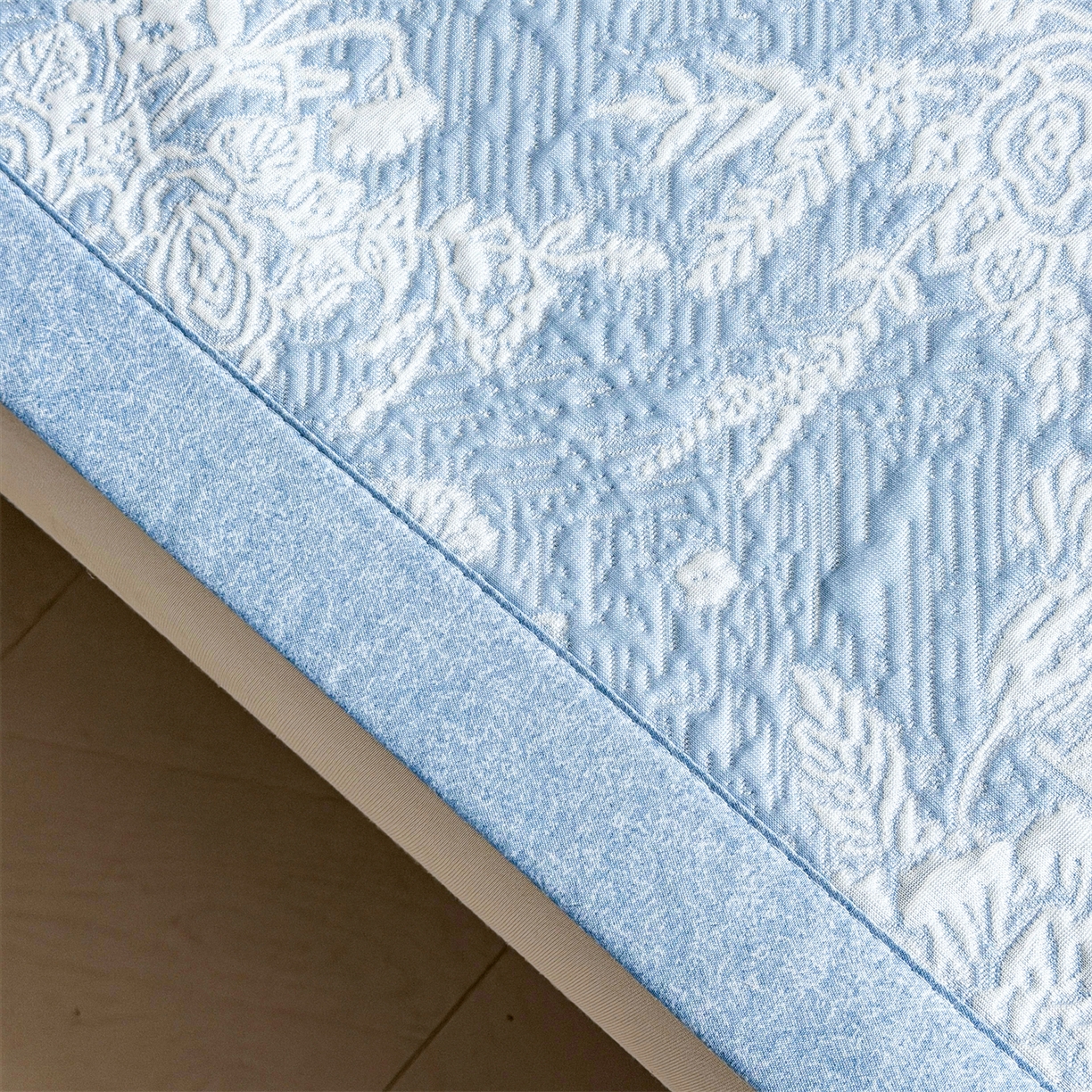 91家纺网 家纺一手货源 找家纺 （总）慕木家纺 2026新品高端复合三明治PE乙纶双面提花610克冰豆豆凉席迪奥风系列（提供买家秀）