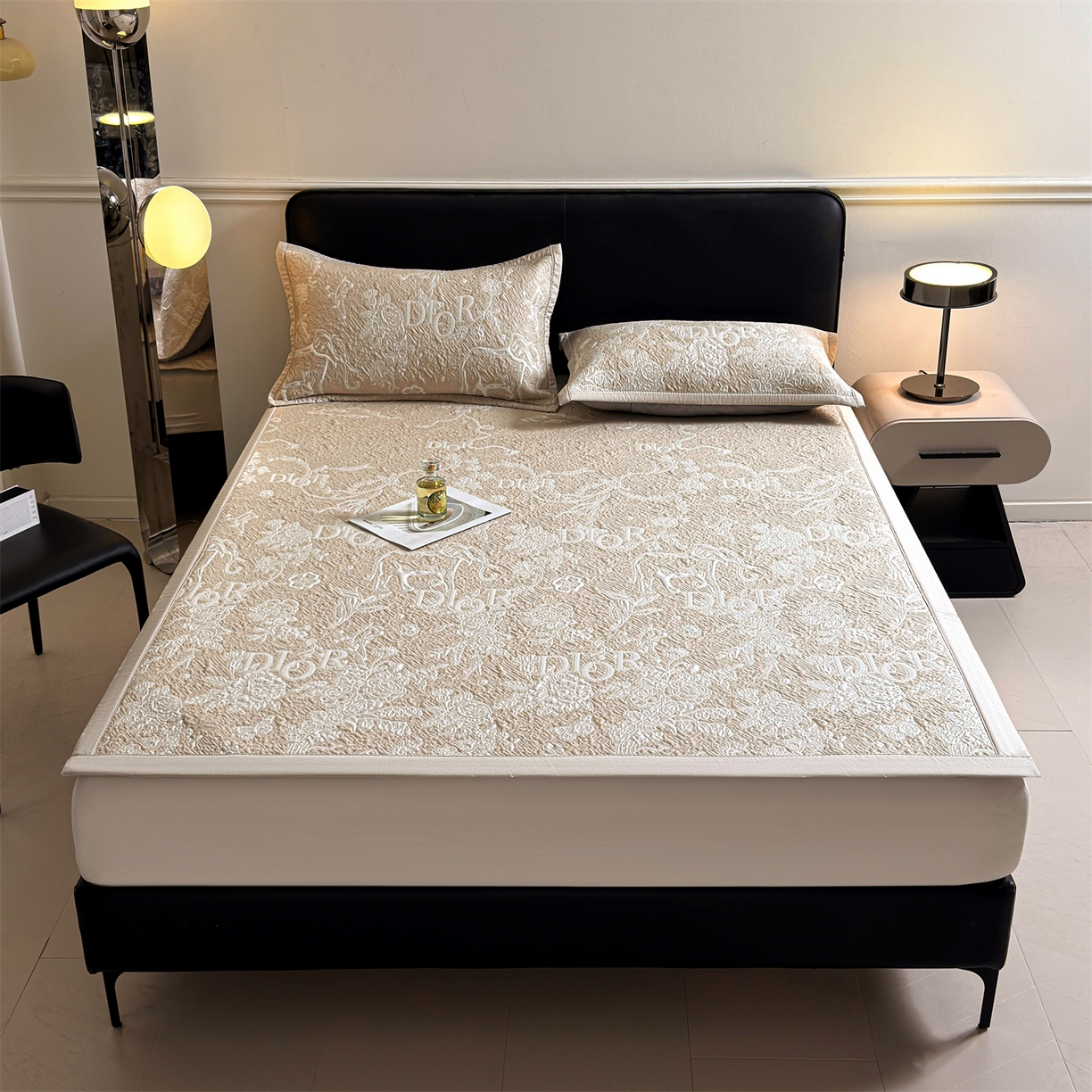 91家纺网 家纺一手货源 找家纺 慕木家纺 2026新品高端复合三明治PE乙纶双面提花610克冰豆豆凉席迪奥风系列（提供买家秀） 床席款迪奥风-卡其