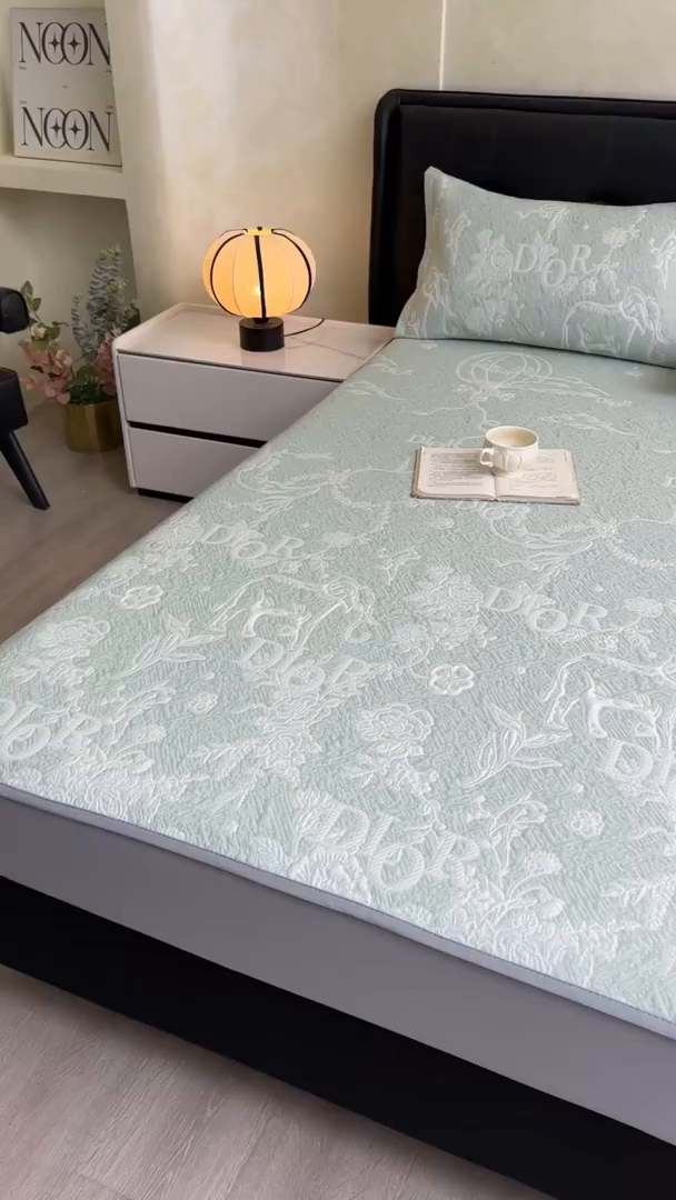 91家纺网 家纺一手货源 找家纺 慕木家纺 2026新品高端复合三明治PE乙纶双面提花610克冰豆豆凉席迪奥风系列（提供买家秀） 床笠款迪奥风-绿