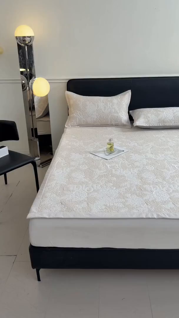 91家纺网 家纺一手货源 找家纺 慕木家纺 2026新品高端复合三明治PE乙纶双面提花610克冰豆豆凉席迪奥风系列（提供买家秀） 床席款迪奥风-卡其