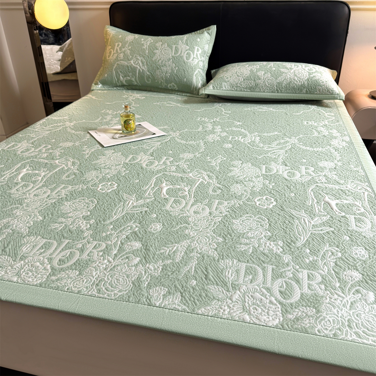 91家纺网 家纺一手货源 找家纺 慕木家纺 2026新品高端复合三明治PE乙纶双面提花610克冰豆豆凉席迪奥风系列（提供买家秀） 床席款迪奥风-绿