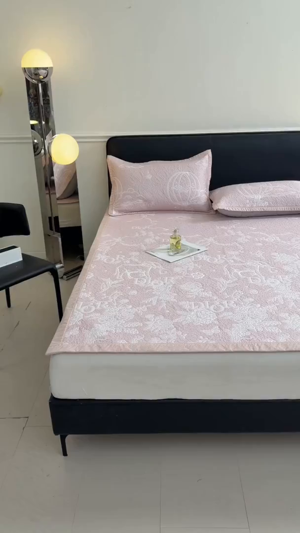 91家纺网 家纺一手货源 找家纺 慕木家纺 2026新品高端复合三明治PE乙纶双面提花610克冰豆豆凉席迪奥风系列（提供买家秀） 床席款迪奥风-粉