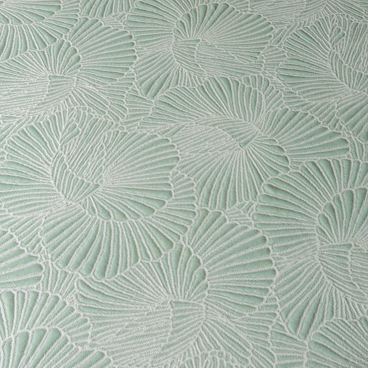 91家纺网 家纺一手货源 找家纺 牵梦萦家纺 2026新款立体浮雕压花工艺凉感豆豆凉席-床裙款 银杏叶-绿色