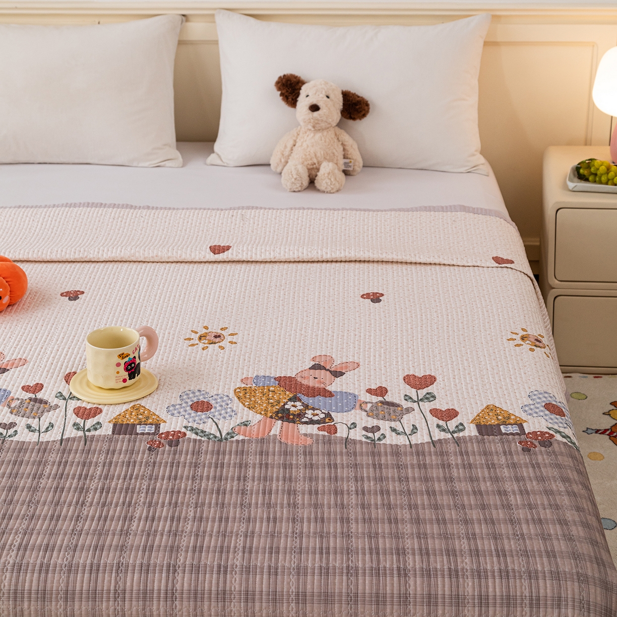 91家纺网 家纺一手货源 找家纺 源舜家纺 2026新款天丝莫代尔大版凉感床盖 快乐周末