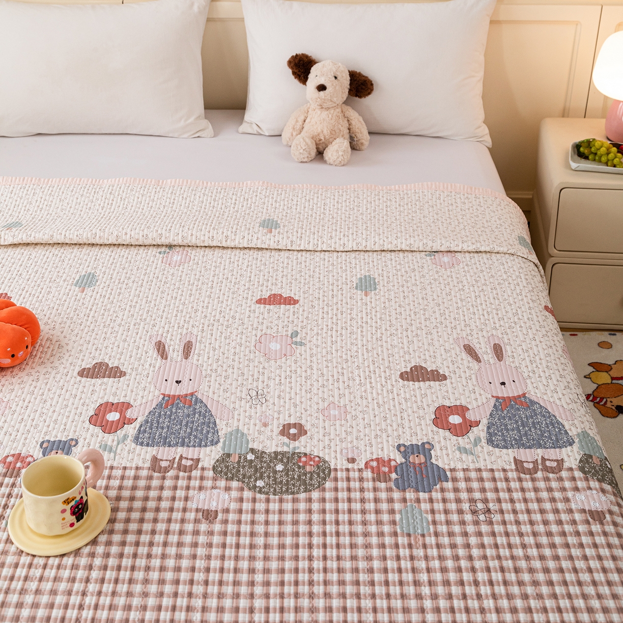 91家纺网 家纺一手货源 找家纺 源舜家纺 2026新款天丝莫代尔大版凉感床盖 抱抱兔