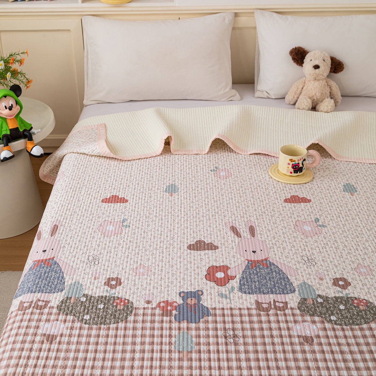 91家纺网 家纺一手货源 找家纺 源舜家纺 2026新款天丝莫代尔大版凉感床盖 抱抱兔